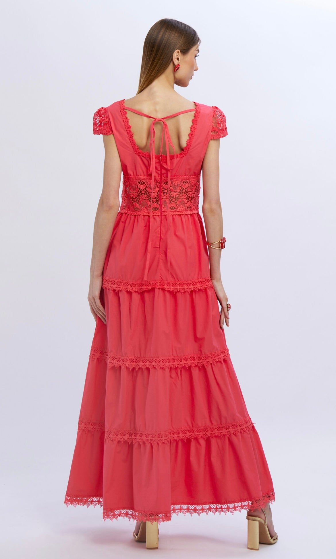 Abito bianco manica pizzo